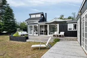 Children-friendly holiday home with barbeque & terrace | Sea view - Image 4