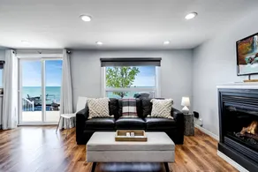 Gorgeous Cottage with Fire Pit and Nice Beach Vistas in Leamington, Ontario - Image 2