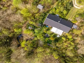Holiday home with terrace - Image 2