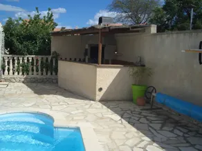 Merveilleuse villa entièrement équipée avec barbecue, jardin et terrasse | Vue piscine - Image 5