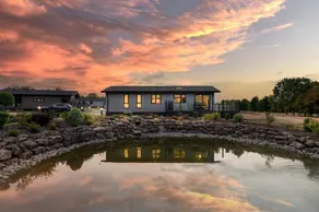 Chalet with barbeque, pool & hot tub - Image 2