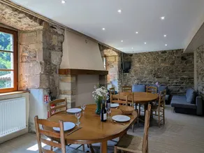 Cottage with garden & barbecue - Image 2