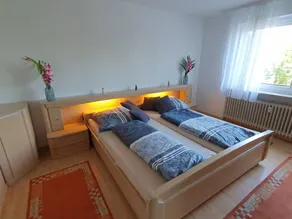 Camera privata adatta alle famiglie con piscina e sauna | Vista sul giardino - Image 3