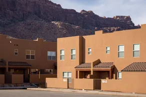 Family-friendly pleasant house with fast internet, barbeque & hot tub | City view - Image 2