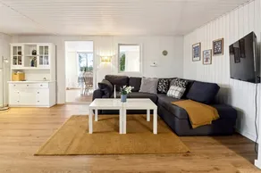 Fully equipped house with terrace - Image 2