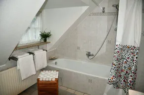 Flat with BBQ & garden - Image 3