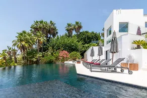 Familienfreundliche Villa mit Pool, Garten und Whirlpool | Panoramablick - Image 2