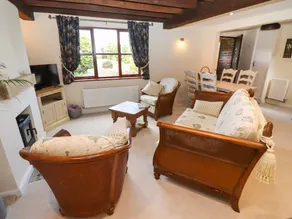 Cottage with garden & terrace - Image 5