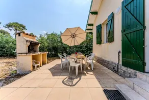 Holiday Home 'Villa au calme' with Private Terrace, Wi-Fi and Air Conditioning - Image 2
