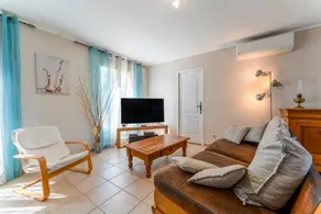 Holiday Home 'Villa' with Private Pool, Wi-Fi & Air Conditioning - Image 4