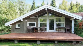 Holiday home with terrace - Image 2
