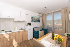 Wohnung mit Pool, Garten und Terrasse - Image 4