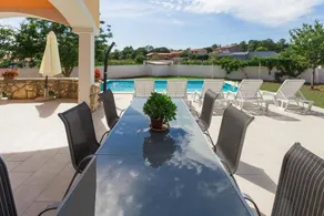 Villa mit Terrasse, Garten und privatem Pool - Image 5