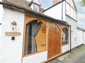 Cottage with garden & hot tub - Image 3