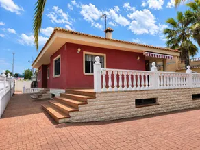 Holiday home with garden | City view - Image 3
