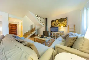Family-oriented house with BBQ, terrace & garden - Image 3