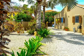 Apartment with garden & pool - Image 3