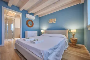 Apartment 'Ca' Marano Ocean' with Shared Pool, Wi-Fi and Air Conditioning - Image 5