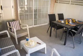 Appartement adapté aux familles avec internet haut débit et terrasse | Vue mer | Proche de la plage | Adapté au travail à distance | Avec animaux admis - Image 3