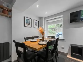 Children-friendly lovely cottage with terrace & garden | River view | Pets allowed - Image 3