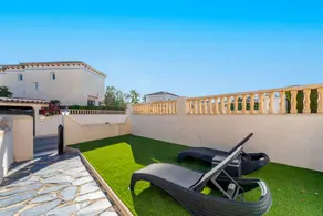 Voll ausgestattetes Ferienhaus mit Garten, Pool und Grill - Image 3