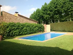 Fully equipped villa with barbecue, terrace & private pool - Image 2