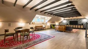 The Nightingale by Avantstay Historic Catskills Retreat Lake Views + Near Hudson Sleeps 18 - Image 5