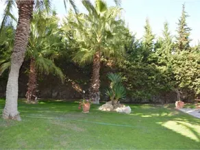 Villa with garden, private pool & BBQ - Image 4