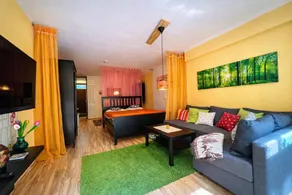Studio with BBQ, sauna & heated pool | Mountain view - Image 5