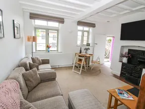Cottage with garden - Image 3