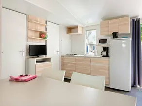 Mobile home with heated pool & terrace - Image 5