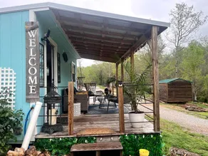Sweet Tiny House Perfect for a Romantic Retreat in Alabama - Image 4