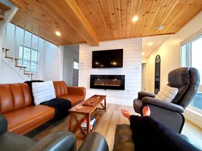 Relaxing Seaside Retreat with Hot Tub in Nova Scotia, Canada - Image 2