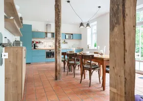 Großzügiges Ferienhaus für bis zu 15 Personen mit Sauna und Garten - Image 2