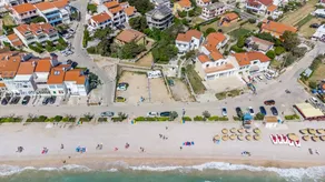 Located directly on the long beach - Image 4