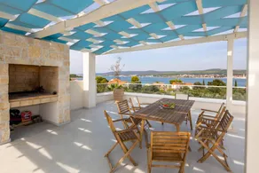 Villa with pool, garden & terrace - Image 5