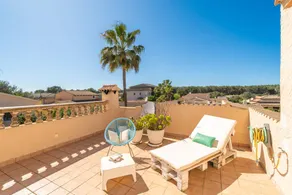 Villa mit privatem Pool, Terrasse und Garten | Perfekt für die Arbeit von Zuhause - Image 4