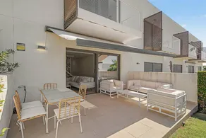 Holiday Home 'Great Townhouse Close To The Beach' with Sea View, Wi-Fi and Air Conditioning - Image 3