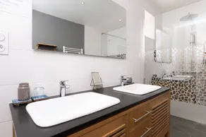 Maison d'hôtes avec jardin, barbecue et terrasse | Vue jardin - Image 5