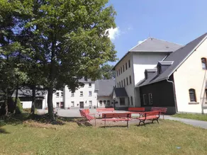 Apartment with garden, barbeque & terrace - Image 3