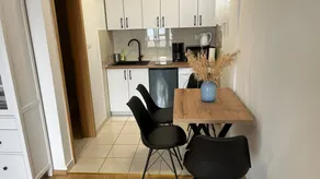 Apartment with terrace & garden - Image 4