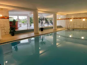 Holiday apartment with sauna & pool | Lake view - Image 2