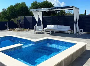 Villa mit Grill, privatem Pool und Terrasse - Image 5
