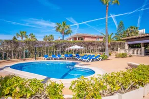 Child-friendly big villa with barbecue, private pool & garden - Image 4
