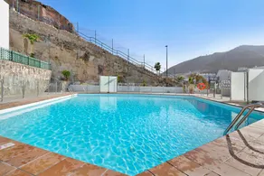 House with terrace & pool | City view - Image 4