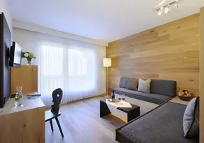 Zimmer 'Pazeider Suite Meranblick 302' mit Bergblick, WLAN und Klimaanlage - Image 3