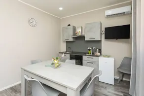 Flat with garden & terrace | City view - Image 3