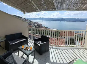 Fully equipped charming holiday apartment with jacuzzi & terrace | Water view - Image 2