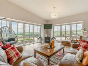 Cottage with garden & hot tub | River view - Image 2