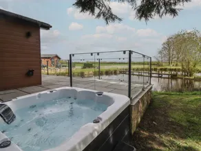 Acogedora casa rural apta para familias con jardín y jacuzzi - Image 3